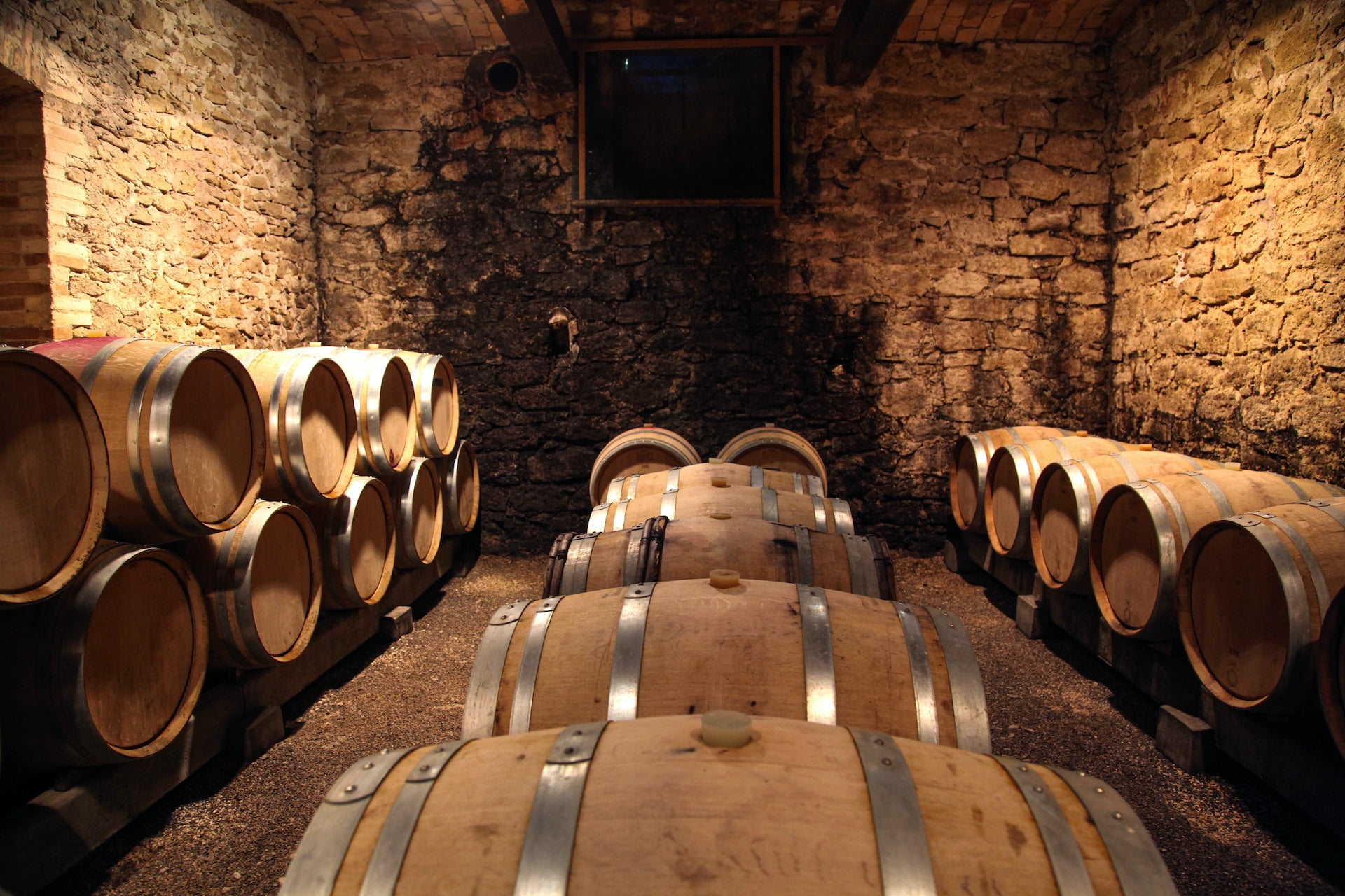 Depicts several barrels aging wine or whiskey in a cellar. Used as a cover image for an overview of Vint.