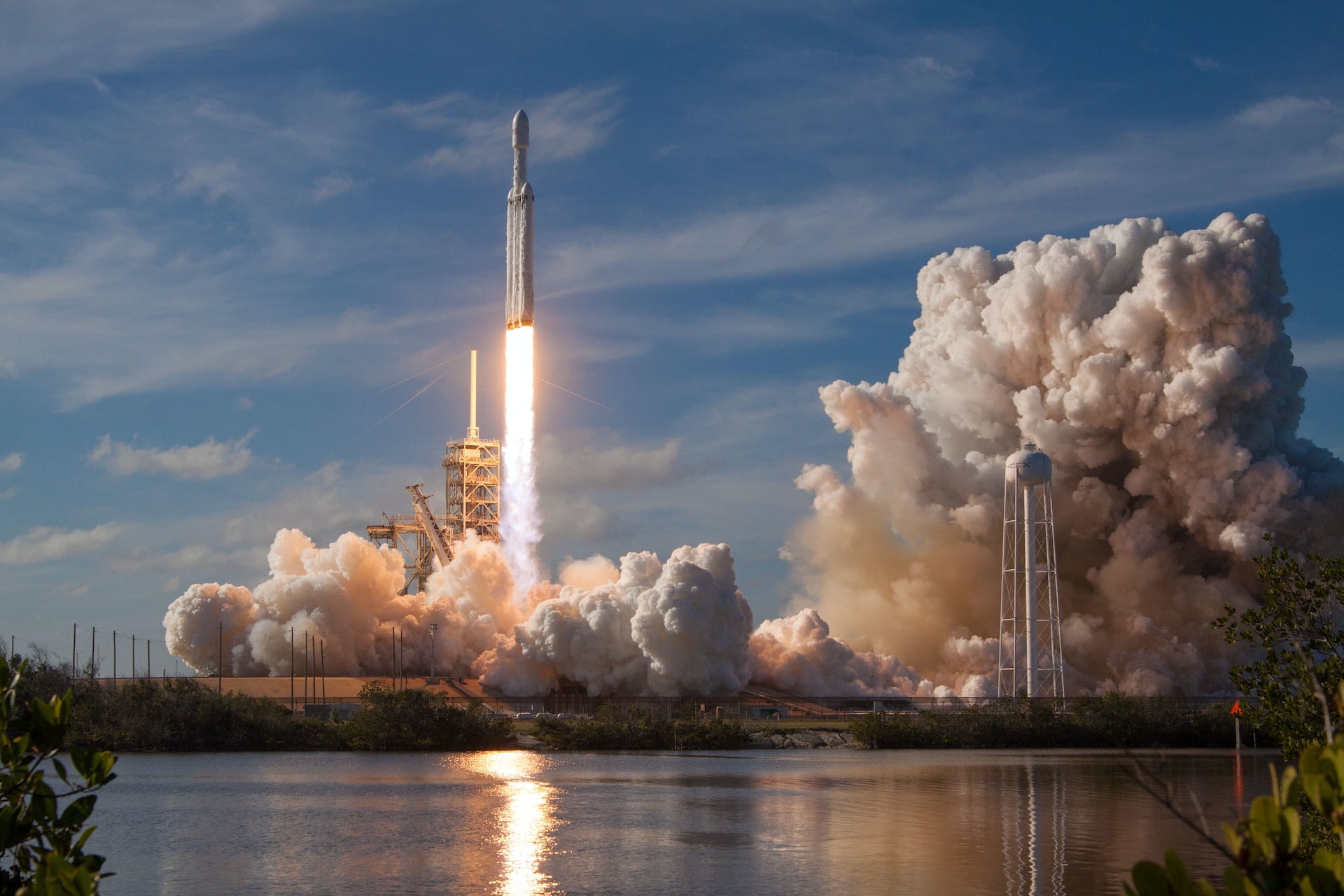 Depicts a SpaceX rocket launching. Used as a cover image for a story about SpaceX shares coming to StartEngine.