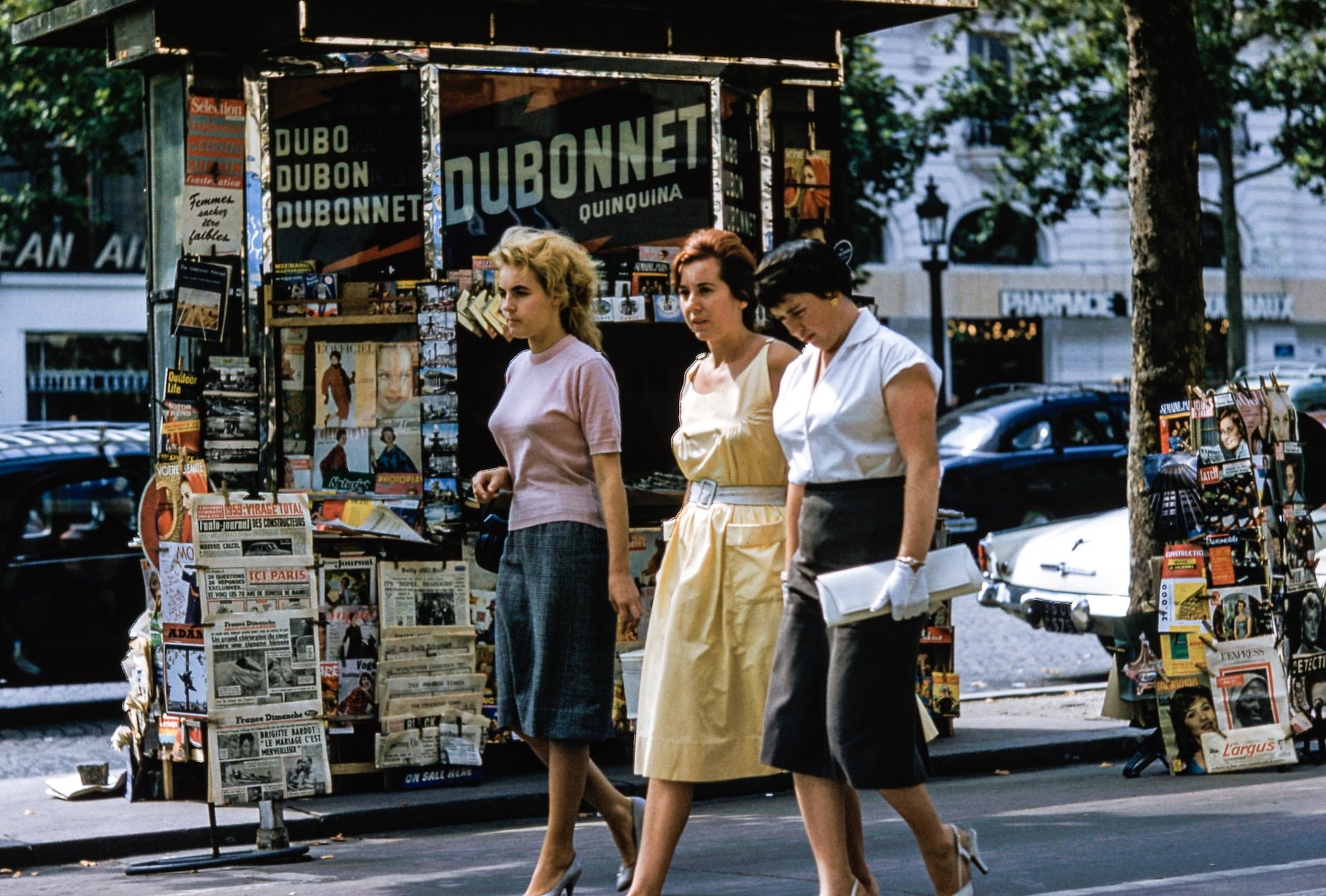 Three women walking by a news stand. Used as a cover image in an article about alternative asset investment news.